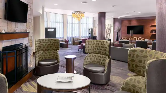 Finder Category 2 Lobby seating area inside the Courtyard by Marriott Bethlehem Lehigh Valley hotel.