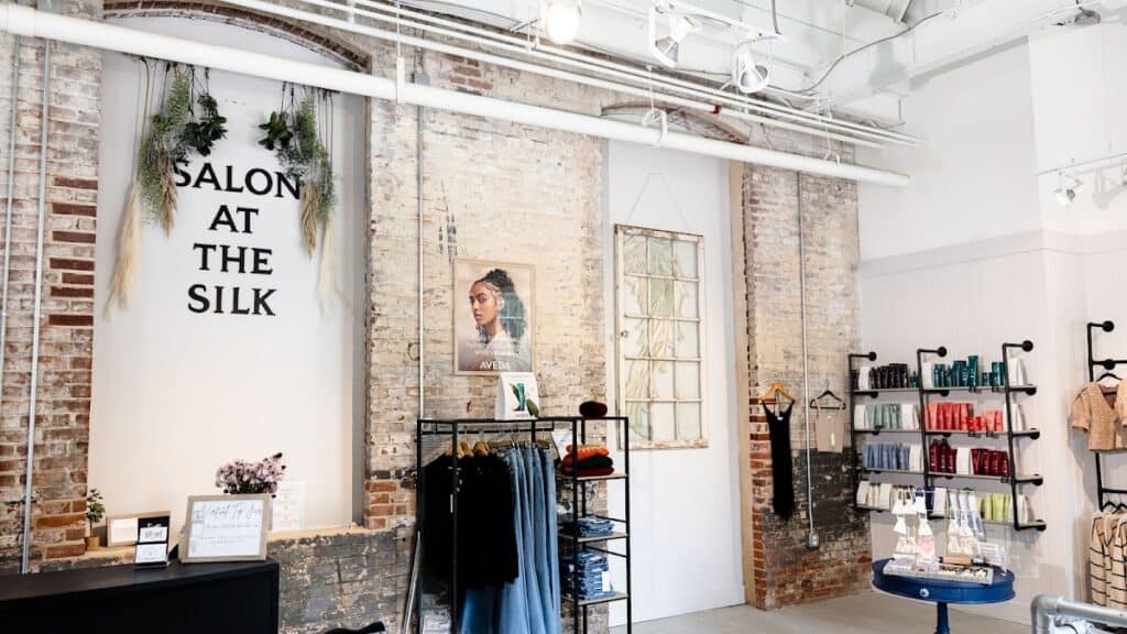 Salon at the Silk