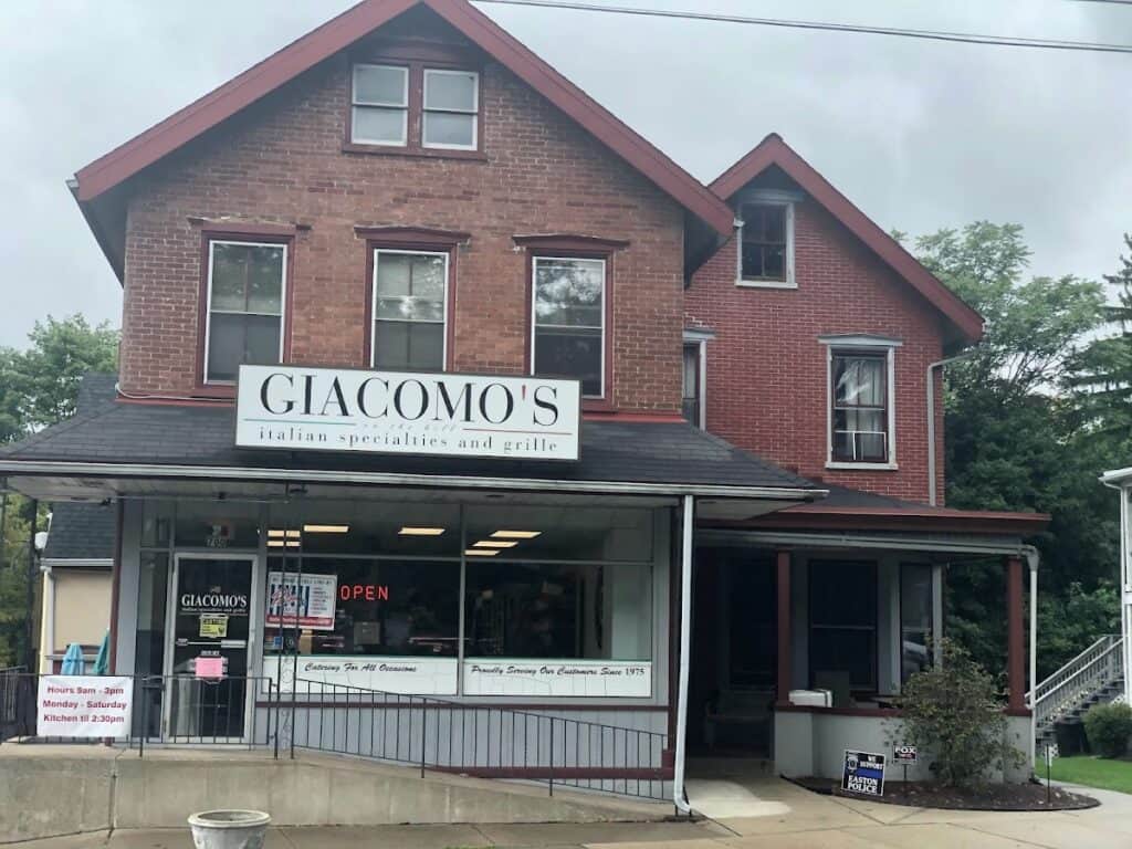 Giacomo’s Italian Market and Grille